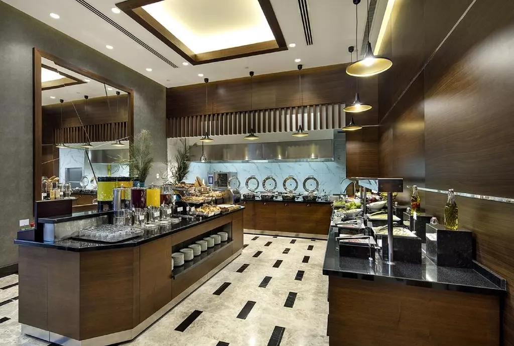 hotel hilton garden inn izmir_shabavizparvaz_05.jpg